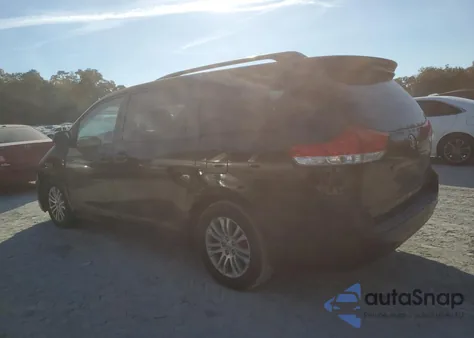 2011 Toyota Sienna Xle z USA, uszkodzony, nr VIN 5TDYK3DC3BS002392